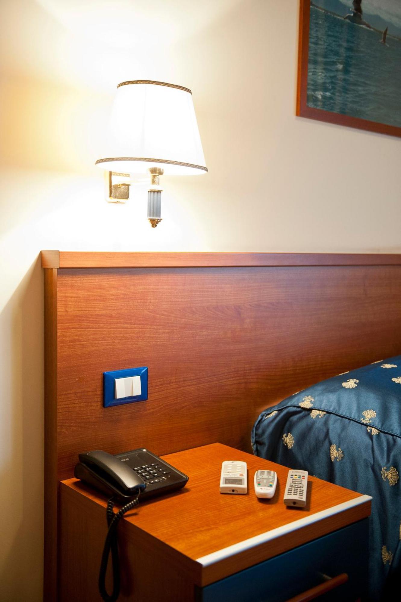 Hotel 4 Pini Ρώμη Εξωτερικό φωτογραφία